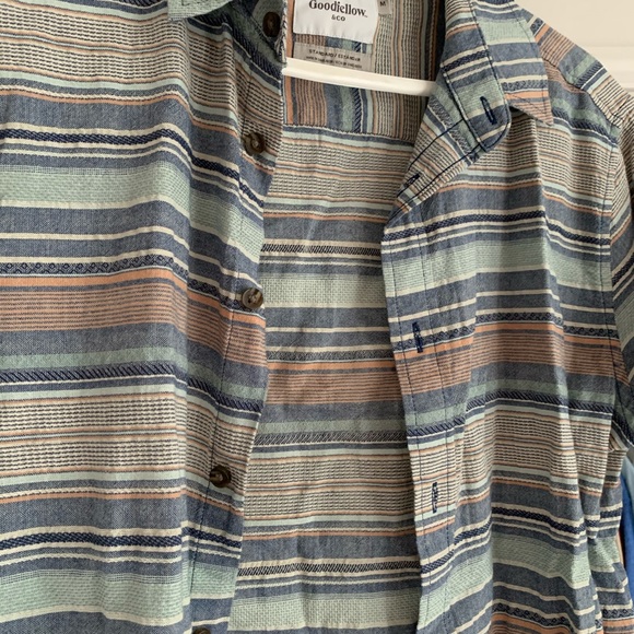 Men’s sort sleeve button up - Picture 3 of 3